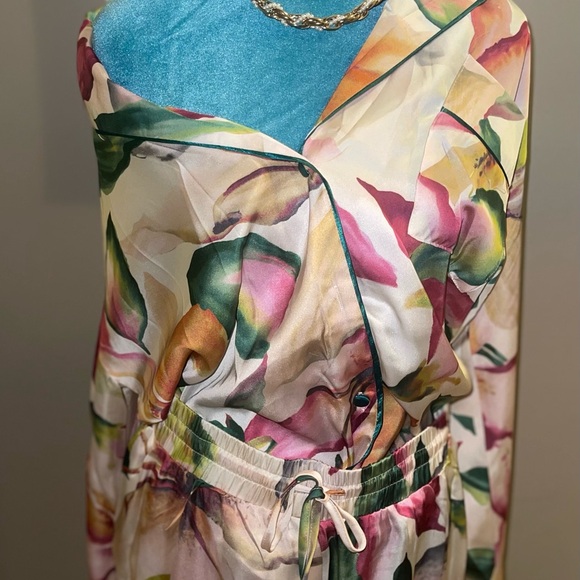 Floral Satin like vacation pant Set - Picture 4 of 7